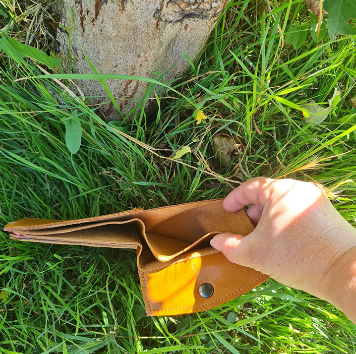 Portefeuille-et-porte-monnaie-en-cuir-marron-clair-et-maron-foncé-1