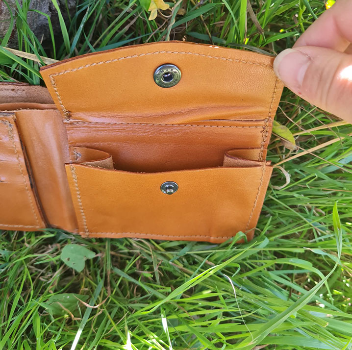 Portefeuille-et-porte-monnaie-en-cuir-marron-clair-et-maron-foncé-2