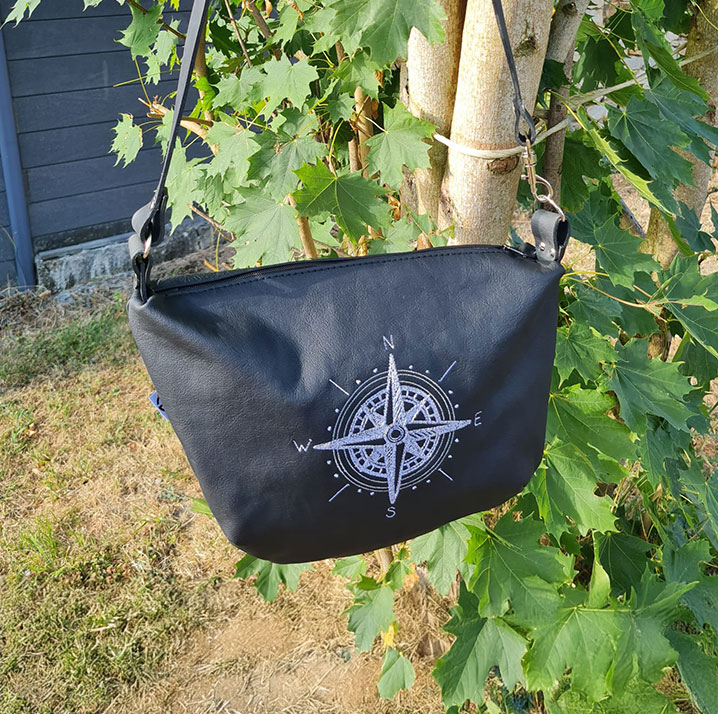 sac-fulkerien-en-noir--avec-doublure broderie-boussole-1 sac-fulkerien-en-noir-