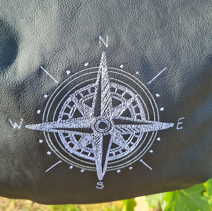 sac-fulkerien-en-noir--avec-doublure broderie-boussole