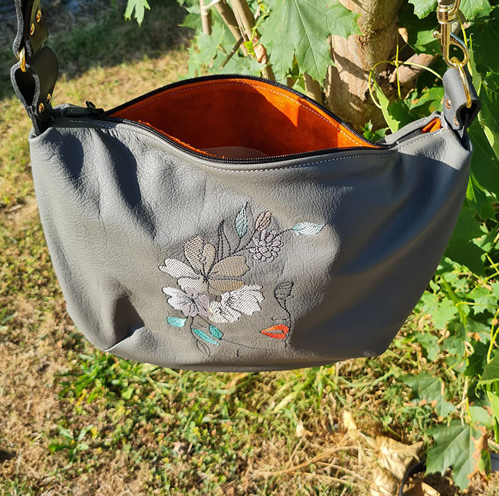 sac-fulkerien-en-noir-avec-femme-fleur-v4