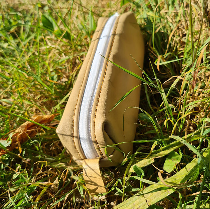 trousse-carrée--crème trousse-carrée