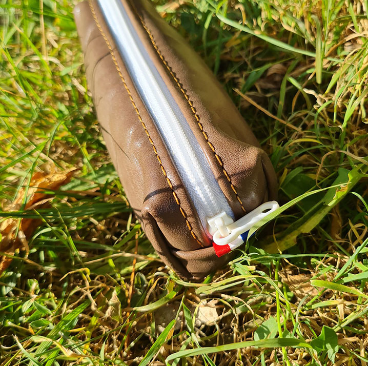 trousse-carrée-marron-conception-d'idée-2 trousse-carrée-marron