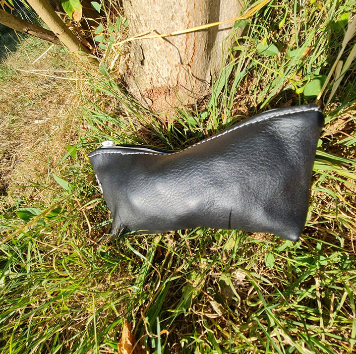 trousse-fulkerienne-noir-en-cuir-2